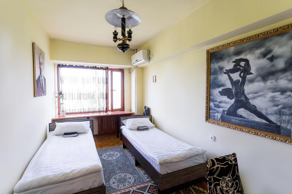 Ussr Hostel Biszkek Zewnętrze zdjęcie